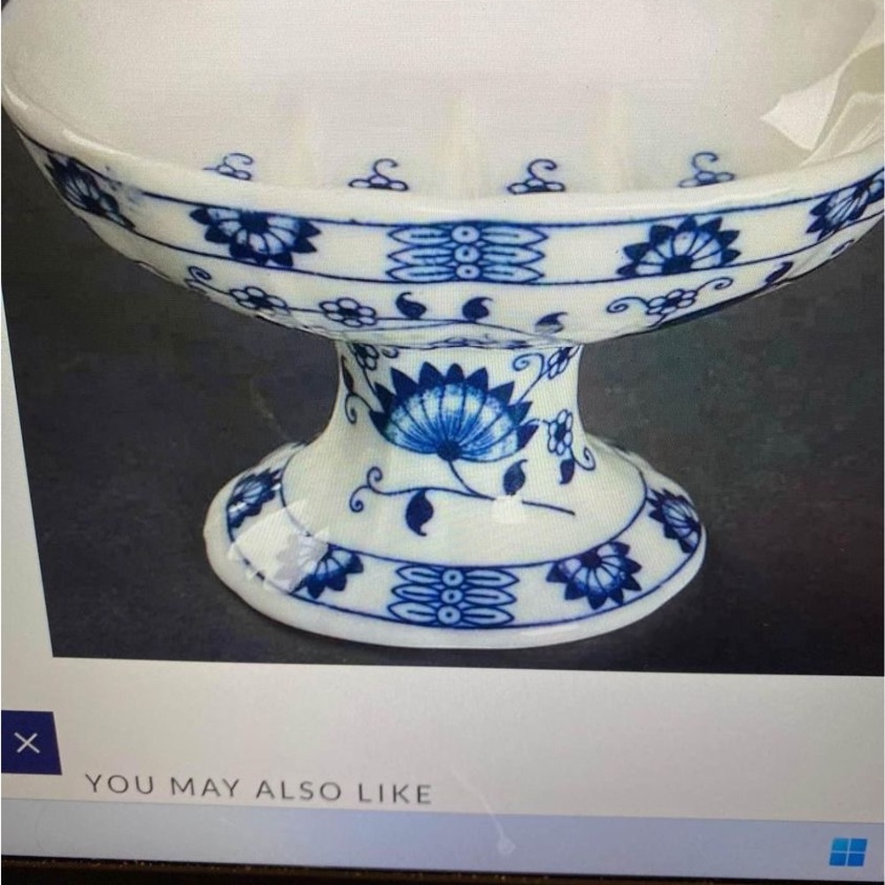 Vienna Woods Fine China Porcelain Blue Onion Pedestal Soap Dish Seymour Mann